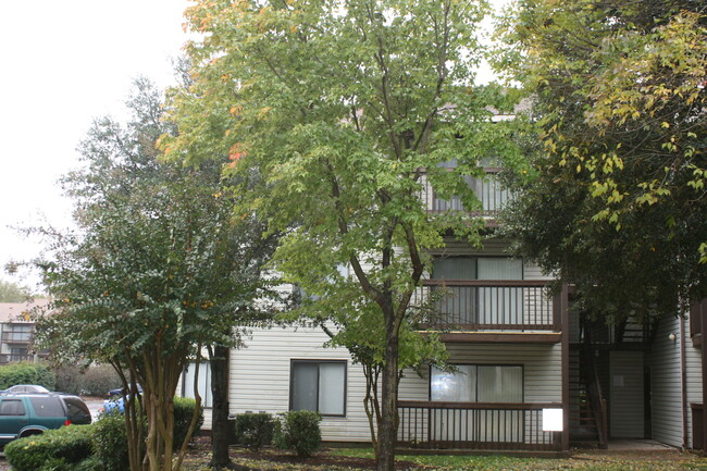 Building Photo - First floor 2 bedroom condo w a patio