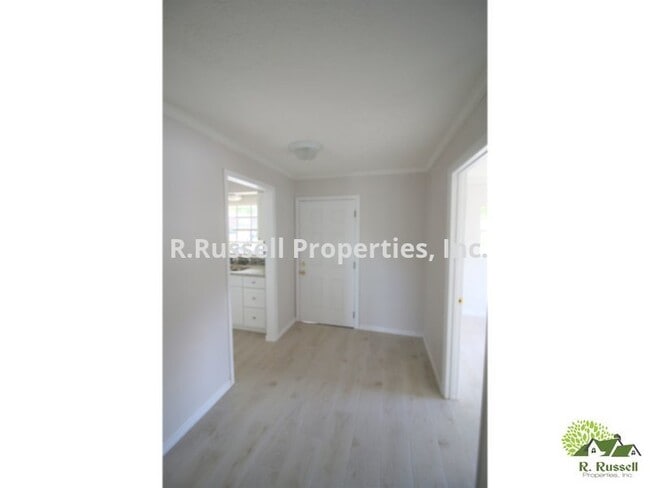 Building Photo - MUST SEE Completely Renovated Modernized D...