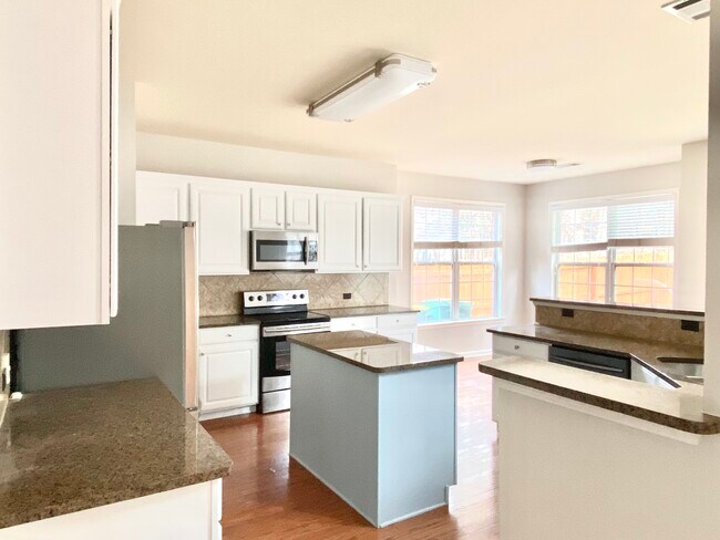 Building Photo - 4041 Kingsley Park Ln