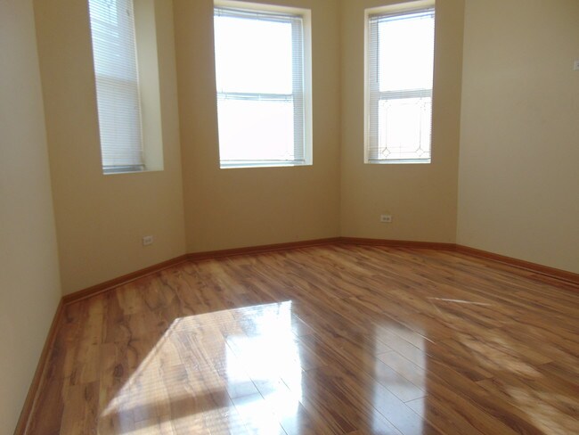 Foto del edificio - 4108 W Cermak Rd