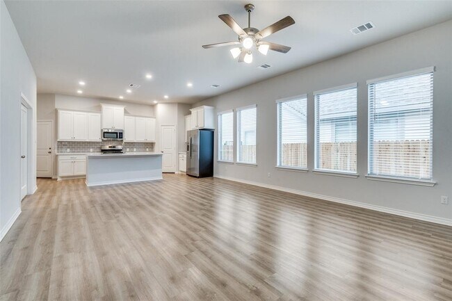 Building Photo - 364 Banyon Dr