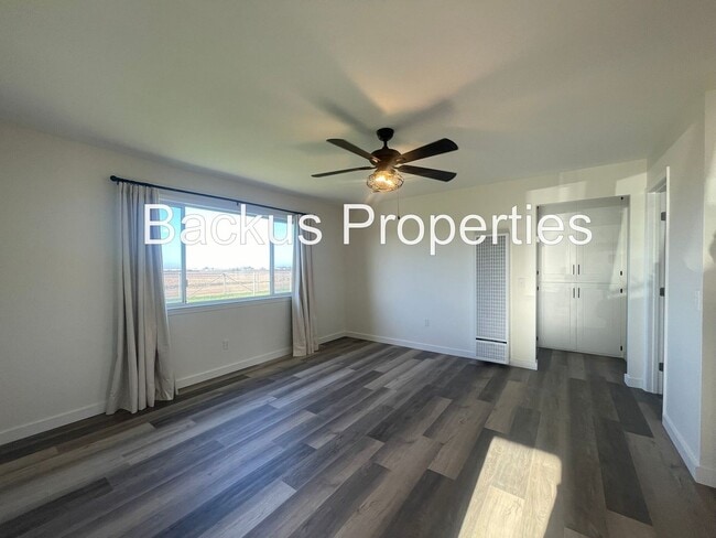 Foto del edificio - 333 Espinosa Rd