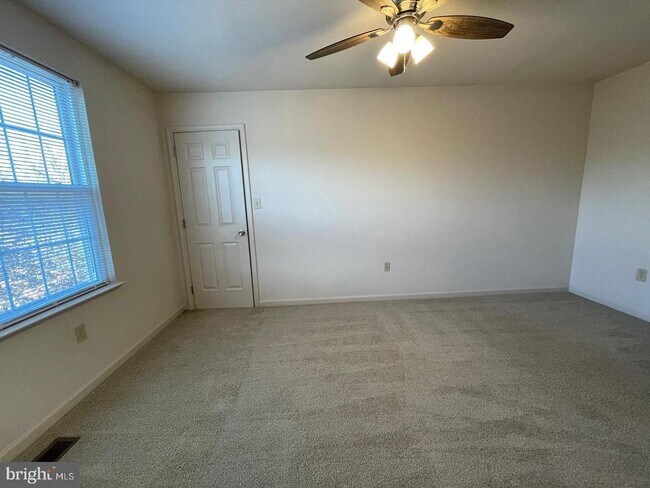 Building Photo - 28 Belladonna Ln