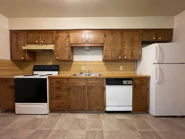 Building Photo - 201 W Lincoln Ave