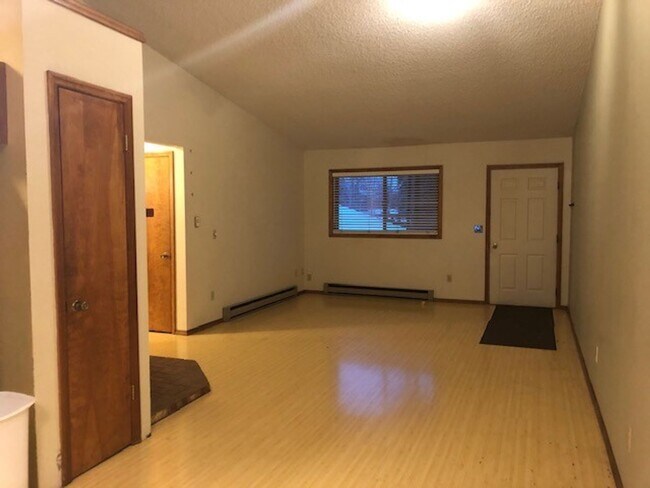 Foto del edificio - 2 Bedroom Apartment Near MSU! Small Dogs W...