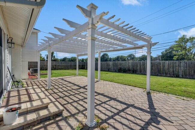 Foto del edificio - 1719 W Lexington Dr