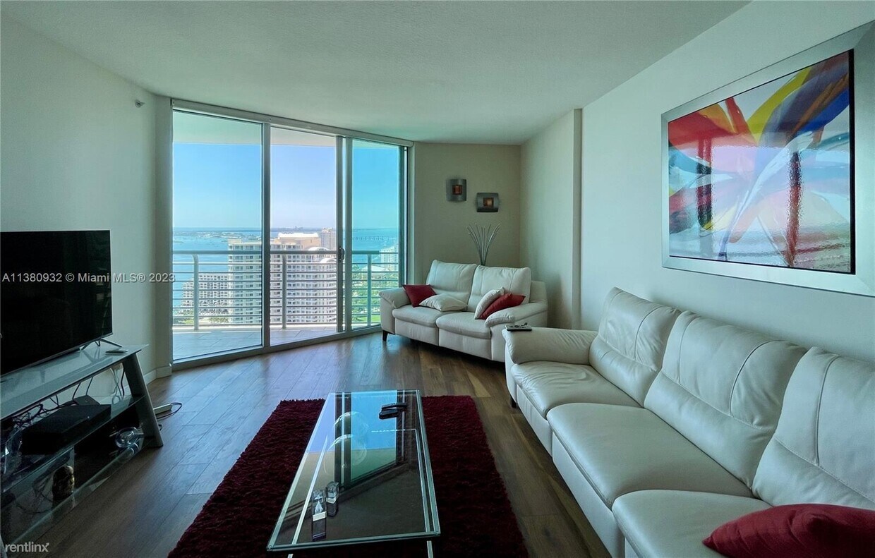 Foto principal - 1 br, 1 bath Condo - 335 S Biscayne Blvd A...