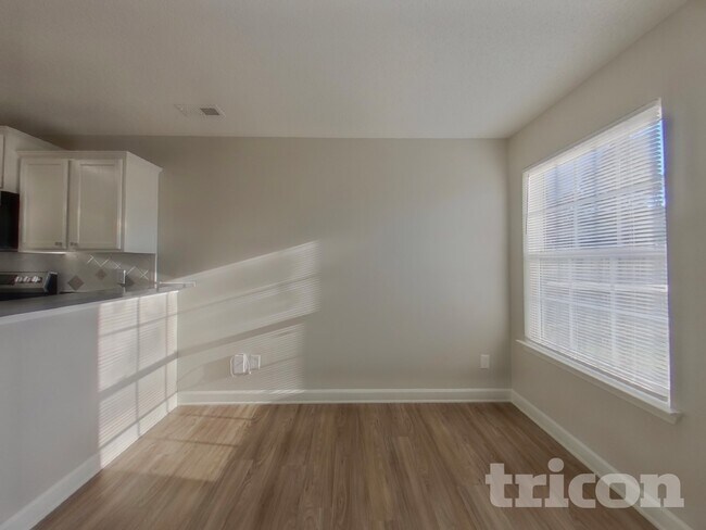 Building Photo - 9245 Simonton Dr