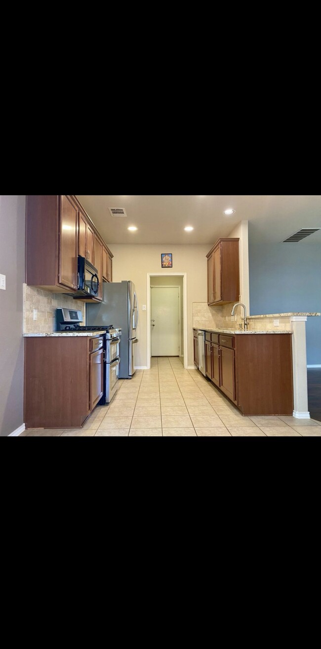 Building Photo - 8800 Wood Stork Dr