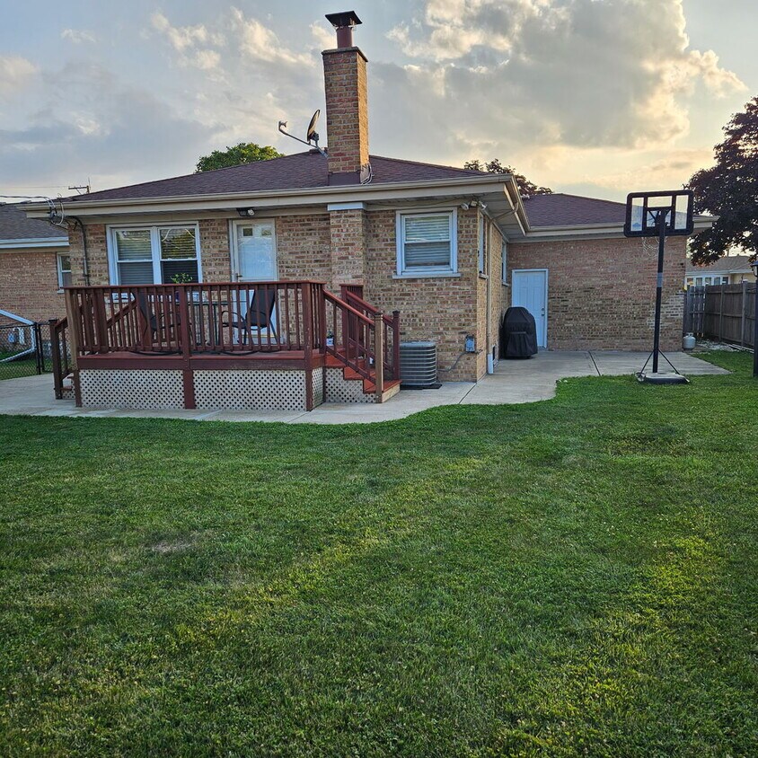 Foto del edificio - 8809 Oleander Ave