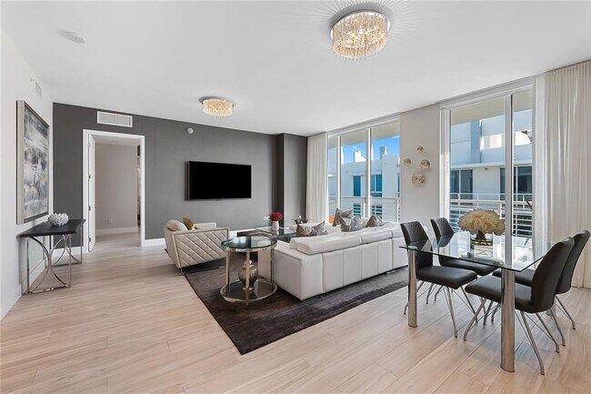 Building Photo - 2831 N Ocean Blvd