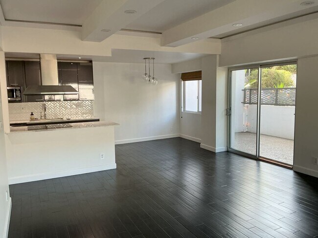 Building Photo - 1155 N La Cienega Blvd