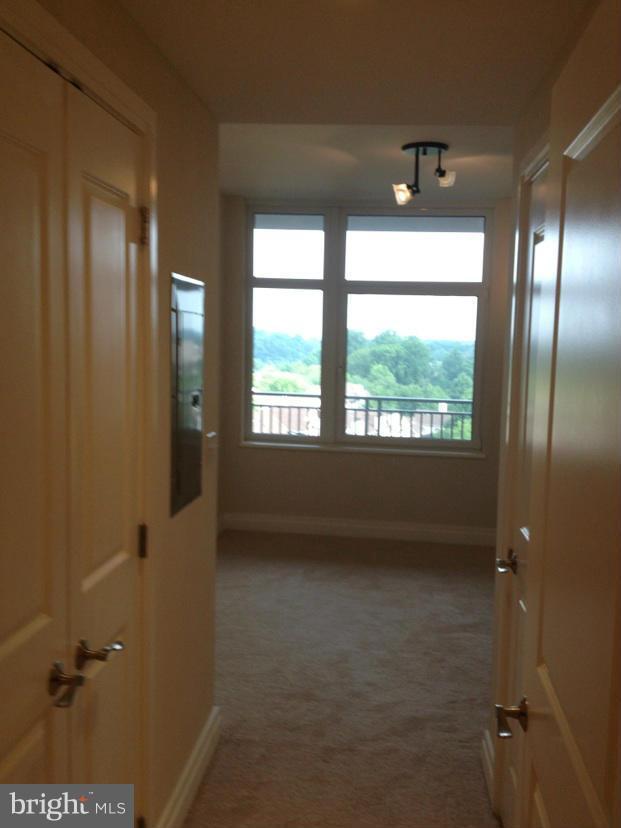8220 Crestwood Heights Dr Unit 802, McLean, VA 22102 Apartment for