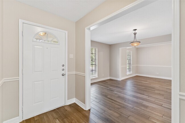 Foto del edificio - 25814 Leafywood Dr