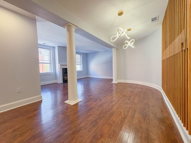Building Photo - FIRST MONTH RENT FREE! Downtown Living! 2 Bedroom 2 Bath Apartment (No Pets)