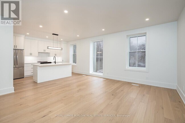 Photo du bâtiment - 284 Wilson St E