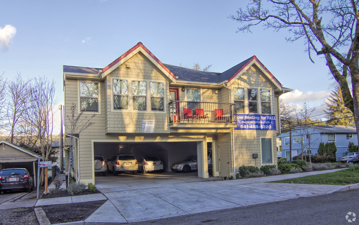 Foto del edificio - U of O Campus 6-Plex Apartment Building