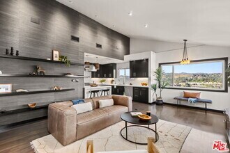 Building Photo - 28207 Laura La Plante Dr