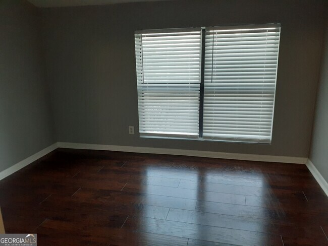 Building Photo - 170 Governors Dr