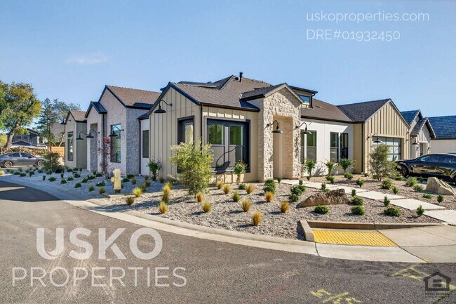 Foto del edificio - "Charming 2-Bedroom Retreat in Rocklin – Cozy 900 Sq Ft Home on Winding Lane!"