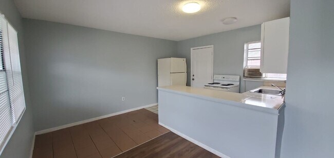 Building Photo - 2206 Lucerne Park Rd 1-4