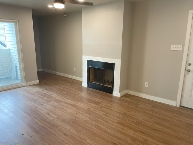 Foto del edificio - 7431 Holly Hill Dr