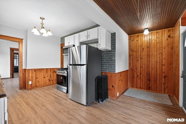 Building Photo - 329 S 2nd St