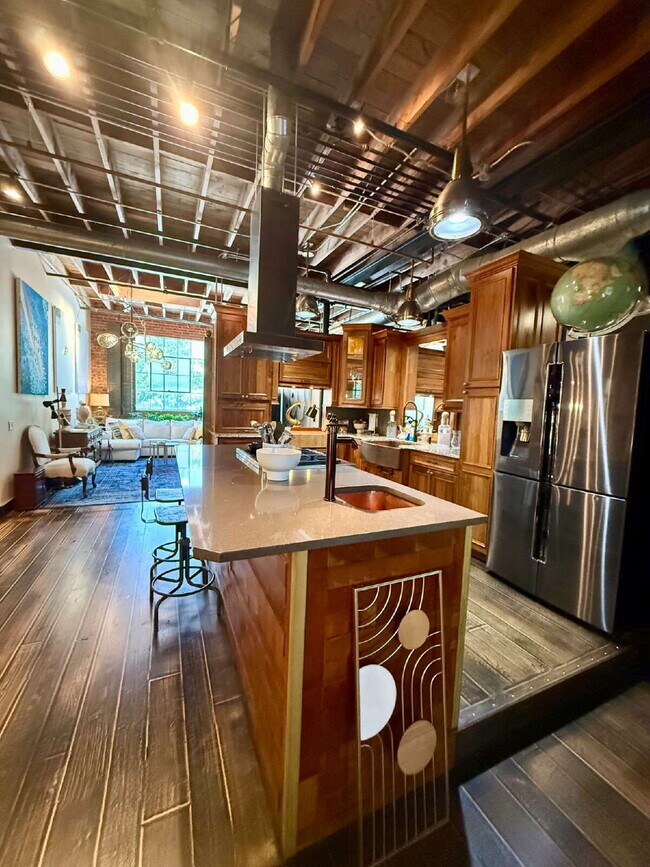 Building Photo - 585 White Cir