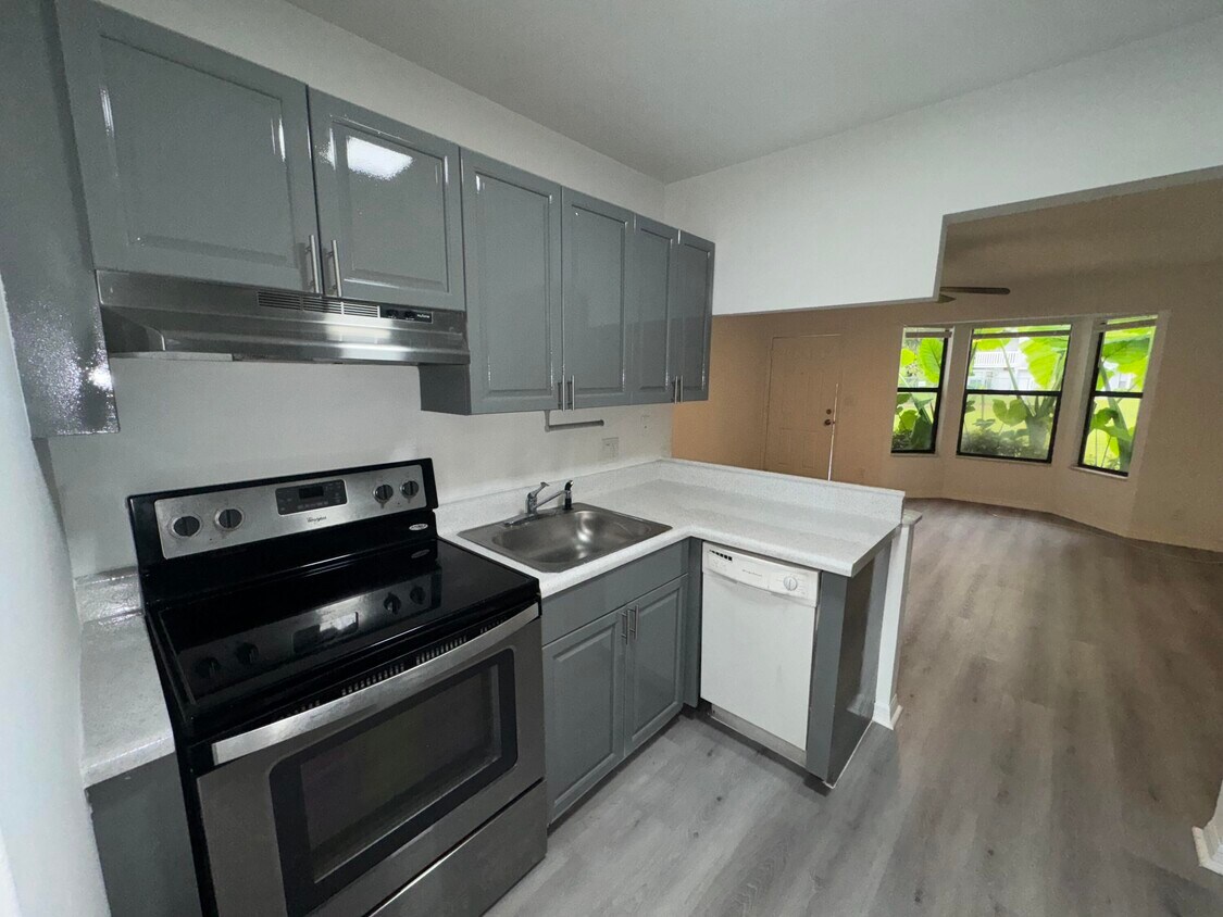 Foto principal - 4120 Maine St