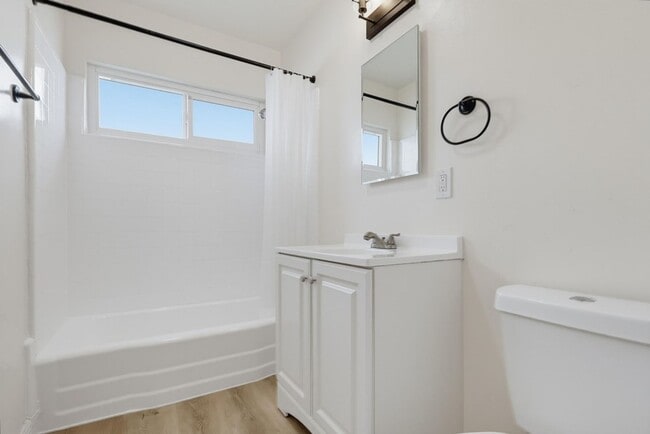 Interior Photo - 6028 West Blvd