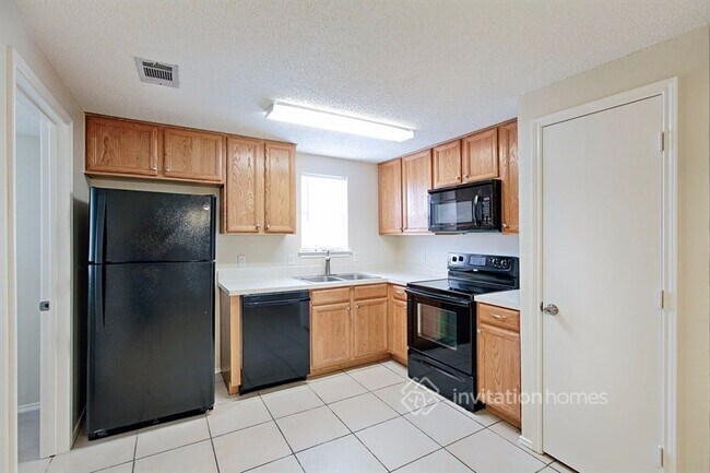 Foto del edificio - 8804 Limestone Dr