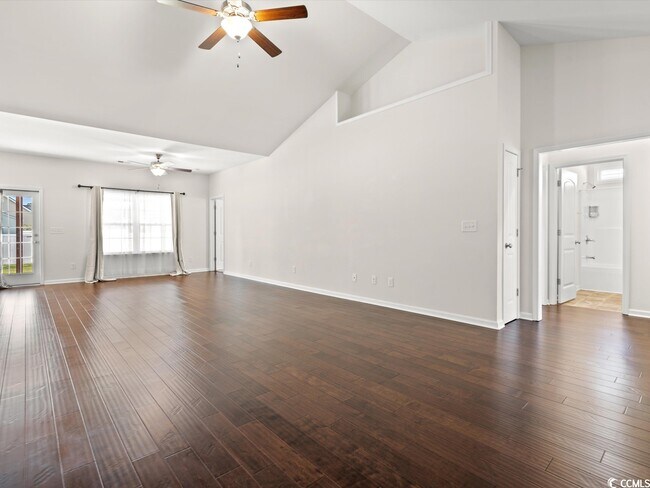 Foto del edificio - 4204 Woodcliffe Dr