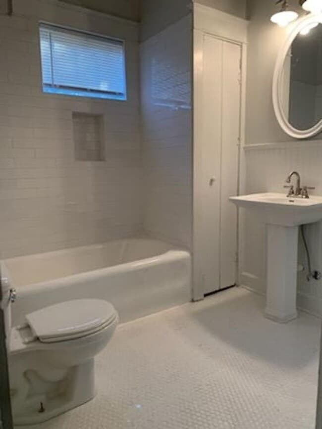 Building Photo - ENGLISH VILLAGE 21ST DUPLEX