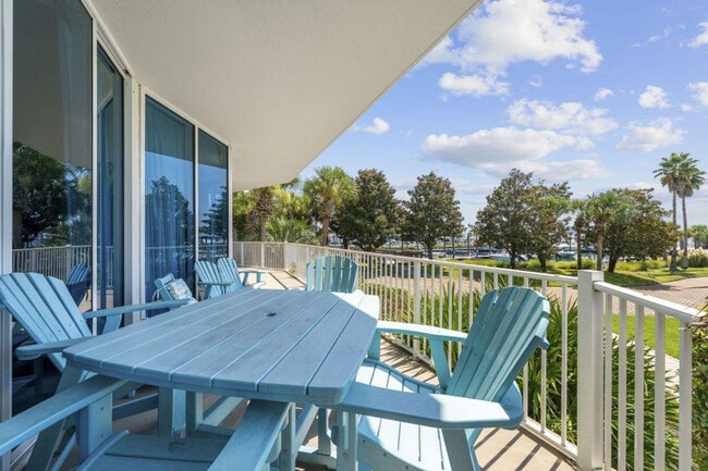 Foto del edificio - 27800 Canal Rd