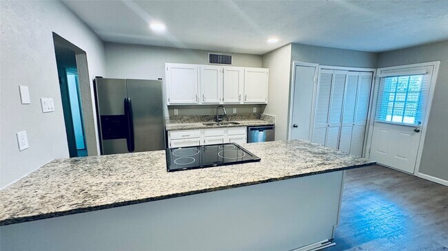 Foto del edificio - 5208 Norris Dr