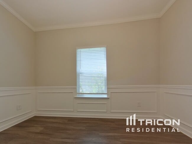 Building Photo - 28 Oakbrook Dr