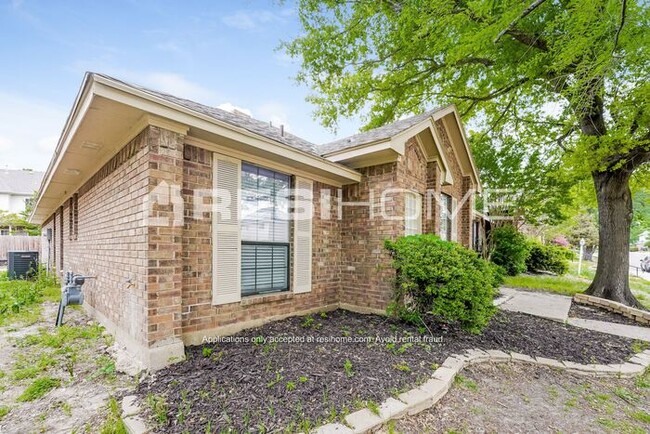 Building Photo - 931 Newport Dr