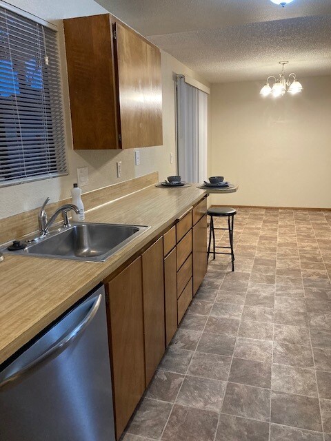 NEW Dishwasher great flow from kitchen to dining area - 6437 Armar Rd