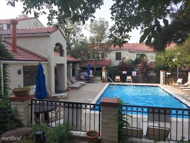 Building Photo - 3 br, 4 bath Townhome - 1530 S QUEBEC WAY