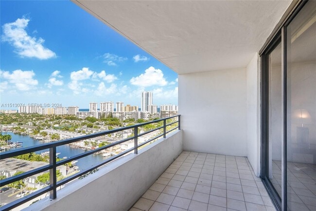 Building Photo - 2500 Parkview Dr