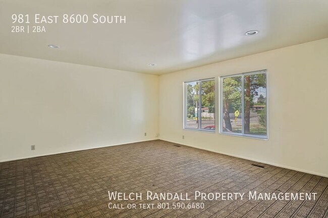 Building Photo - 2 bedroom 1.5 Sandy Duplex.