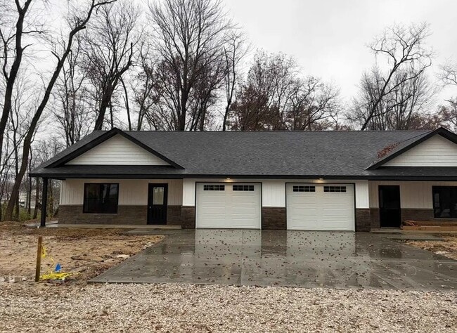 Building Photo - 905 W Broadway St