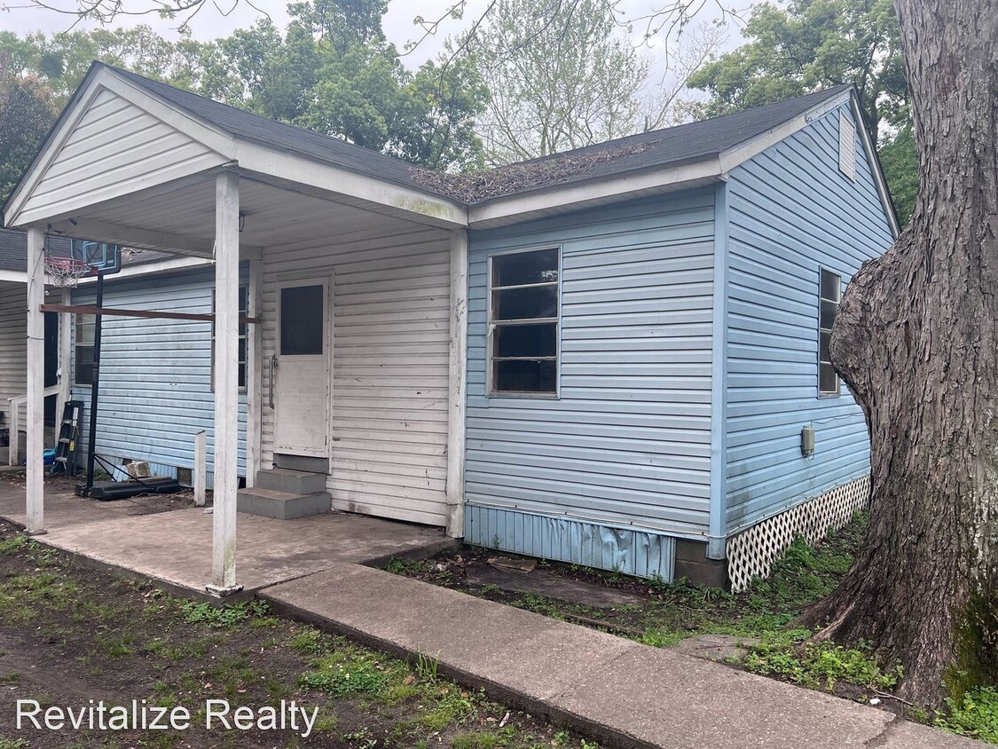 Primary Photo - 2 br, 1 bath House - 321 W. Main St