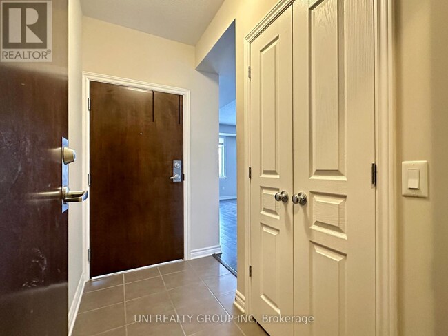 Building Photo - 35 Tadley Private