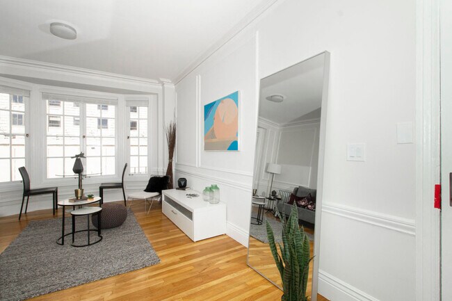 Building Photo - 655 Powell St