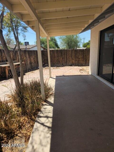Building Photo - 133 W Del Rio Dr