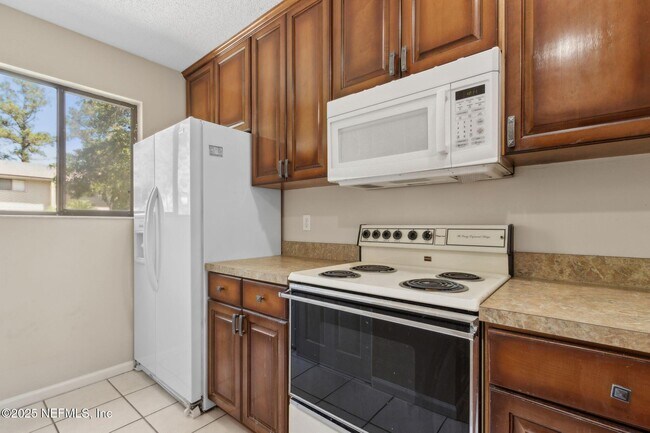 Foto del edificio - 3801 Crown Point Rd