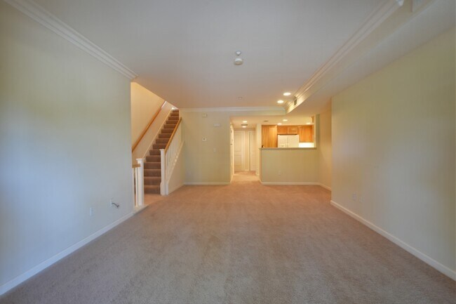 Foto del edificio - Clean, Classic Contemporary 3 Bedroom + 2 Bath Townhouse Style Home Near Downtown Campbell & Will...