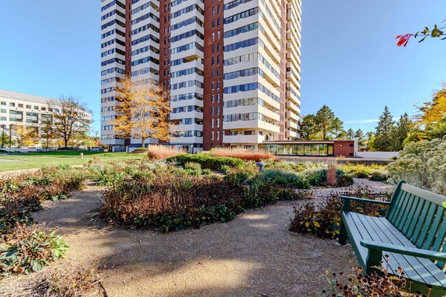 Three Bed / Two bath at Cherry Creek at th... - Three Bed / Two bath at Cherry Creek at th... Apartment