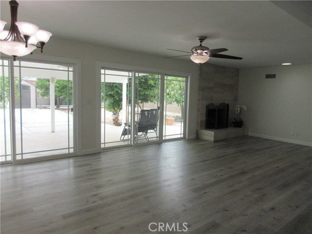 Building Photo - 10914 Canby Ave